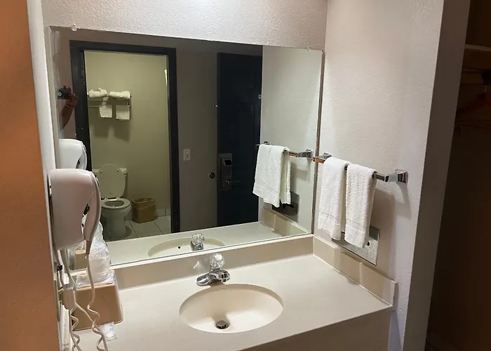 Economy - Airport Hotel Tulsa