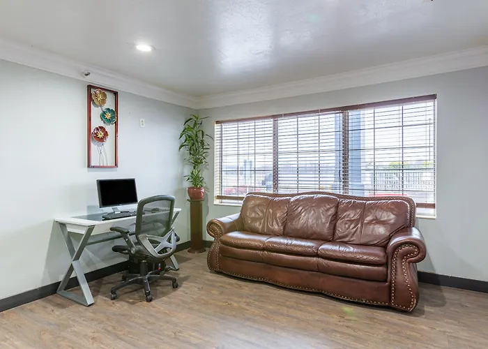 Economy - Airport Hotel Tulsa